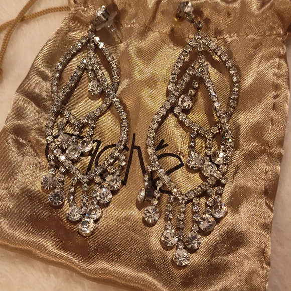 NEW! Vintage Cache Dangling Earrings - Picture 3 of 8